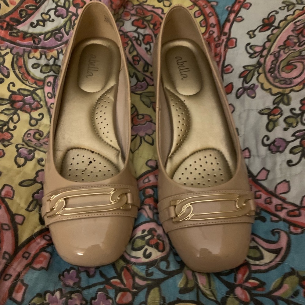Abella brand shoes